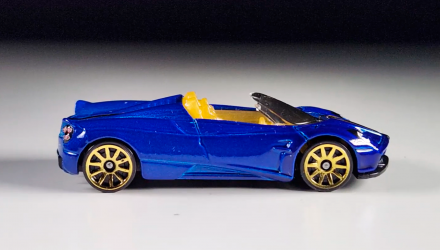 Машинка Базовая Hot Wheels '17 Pagani Huayra Roadster Roadsters 1:64 HKK08 Dark Blue - Retromagaz, image 5