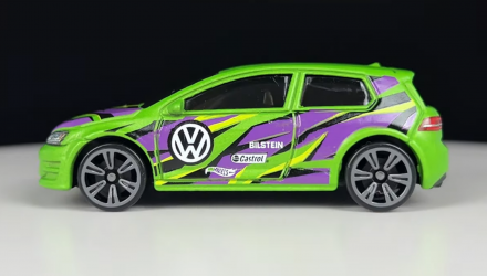 Тематическая Машинка Hot Wheels Volkswagen Golf Mk7 Neon Speeders 1:64 HLH72/HLH74 Green - Retromagaz, image 4