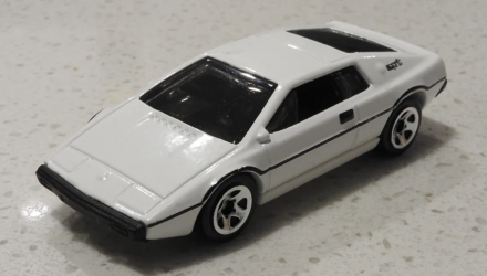 Машинка Базовая Hot Wheels Lotus Esprit S1 James Bond 007 The Spy Who Loved Me Workshop 1:64 CFG74 White - Retromagaz, image 2