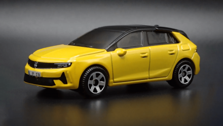 Машинка Большой Город Matchbox Opel 2022 Opel Astra Metro 1:64 HVN33 Yellow - Retromagaz, image 1