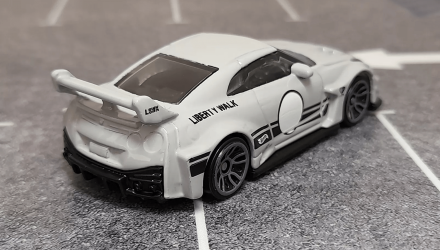 Машинка Базовая Hot Wheels Liberty Walk LB-Silhouette Works GT Nissan 35GT-RR Ver.2 Then and Now 1:64 HTC72 Grey - Retromagaz, image 2