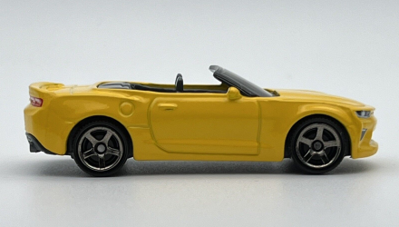 Машинка Велике Місто Matchbox '16 Chevy Camaro Convertible Showroom 1:64 HLD41 Yellow - Retromagaz, image 4