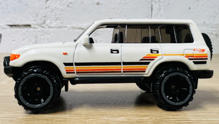 Машинка Базовая Hot Wheels Toyota Land Cruiser 80 Then and Now 1:64 HKJ41 Tan - Retromagaz, image 4