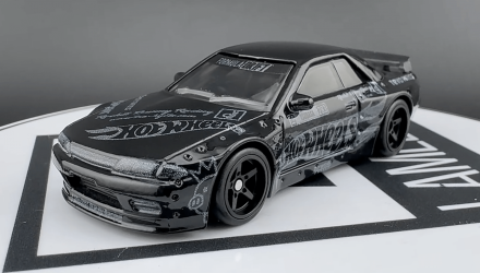 Машинка Premium Hot Wheels Nissan Skyline GT-R (R32) Pandem Chase Modern Classics 1:64 HRW01 Black - Retromagaz, image 2