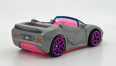 Машинка Базовая Hot Wheels Barbie Extra Tooned 1:64 HCT35 Metallic Silver - Retromagaz, image 3