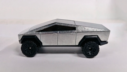 Машинка Базова Hot Wheels Tesla Cybertruck Hot Trucks 1:64 HCV57 Silver - Retromagaz, image 3