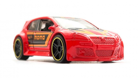 Машинка Базовая Hot Wheels Volkswagen Golf GTI MOMO Volkswagen 1:64 FYD58 Red - Retromagaz, image 5