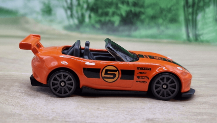 Машинка Базовая Hot Wheels '15 Mazda MX-5 Miata J-Imports 1:64 HTD22 Orange - Retromagaz, image 3