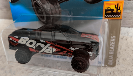 Машинка Базова Hot Wheels '19 Chevy Silverado Trail Boss LT Baja Blazers 1:64 HCT49 Black - Retromagaz, image 2