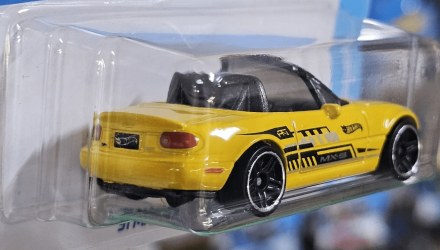 Машинка Базова Hot Wheels '91 Mazda MX-5 Miata J-Imports 1:64 HTD80 Yellow - Retromagaz, image 2